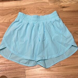 Track That Mid Rise Lined Short 5". Size 6.